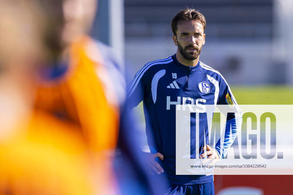 Fussball, Training des FC Schalke 04. Kenan Karaman (FC Schalke 04). Gelsenkirchen Trainingsgelände FC Schalke 04 NRW Deutschland xRHR-FOTO YYx