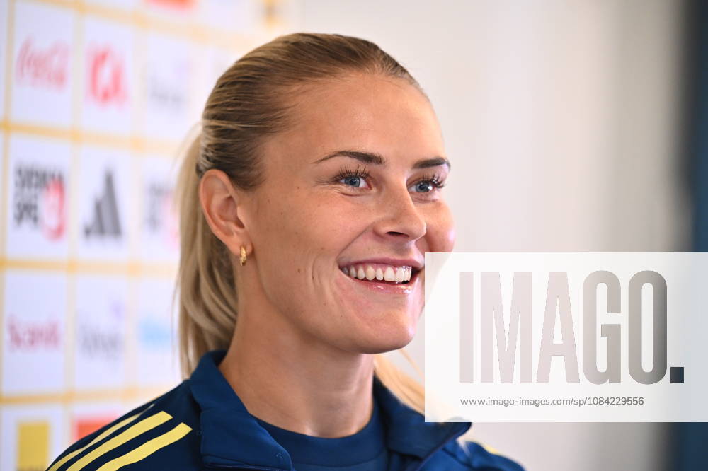 STOCKHOLM, SWEDEN 20261007 Amanda Nildà n at a press conference, PK, Pressekonferenz after the women s national team, Nationalteam s training on Bosön ahead of the playoff for the 2027 World Cup. STOCKHOLM SWEDEN