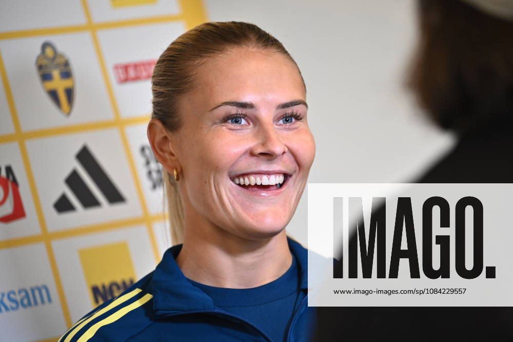 STOCKHOLM, SWEDEN 20261007 Amanda Nildà n at a press conference, PK, Pressekonferenz after the women s national team, Nationalteam s training on Bosön ahead of the playoff for the 2027 World Cup. STOCKHOLM SWEDEN