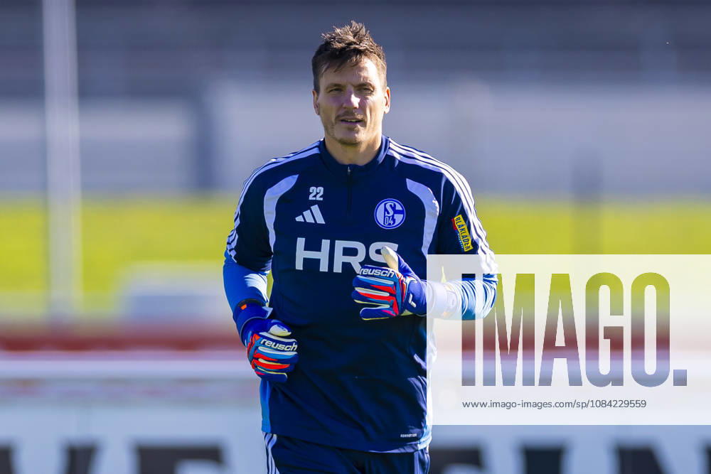 Fussball, Training des FC Schalke 04. Torwart Kevin Müller (FC Schalke 04). Gelsenkirchen Trainingsgelände FC Schalke 04 NRW Deutschland xRHR-FOTO YYx