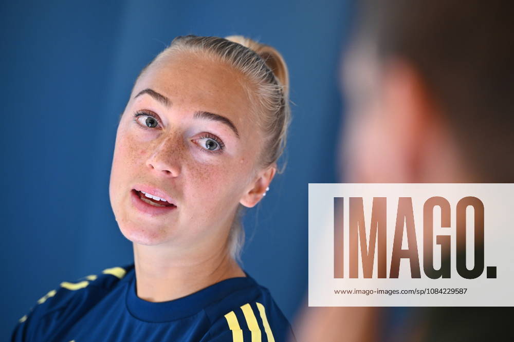 STOCKHOLM, SWEDEN 20261007 Amanda Nildà n at a press conference, PK, Pressekonferenz after the women s national team, Nationalteam s training on Bosön ahead of the playoff for the 2027 World Cup. STOCKHOLM SWEDEN