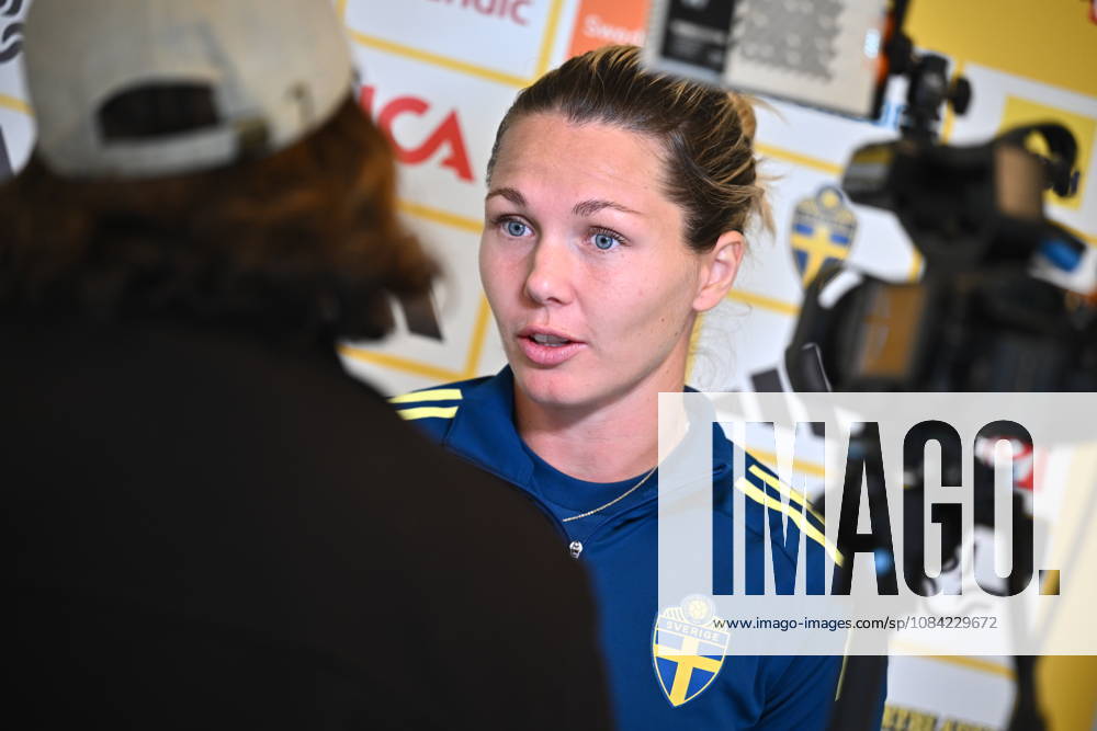 STOCKHOLM, SWEDEN 20261007 Amanda Nildà n at a press conference, PK, Pressekonferenz after the women s national team, Nationalteam s training on Bosön ahead of the playoff for the 2027 World Cup. STOCKHOLM SWEDEN