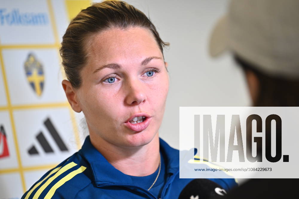 STOCKHOLM, SWEDEN 20261007 Amanda Nildà n at a press conference, PK, Pressekonferenz after the women s national team, Nationalteam s training on Bosön ahead of the playoff for the 2027 World Cup. STOCKHOLM SWEDEN