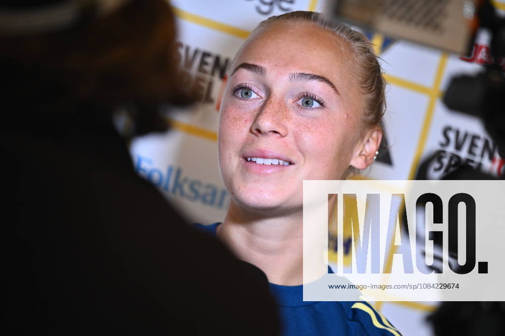 STOCKHOLM, SWEDEN 20261007 Amanda Nildà n at a press conference, PK, Pressekonferenz after the women s national team, Nationalteam s training on Bosön ahead of the playoff for the 2027 World Cup. STOCKHOLM SWEDEN