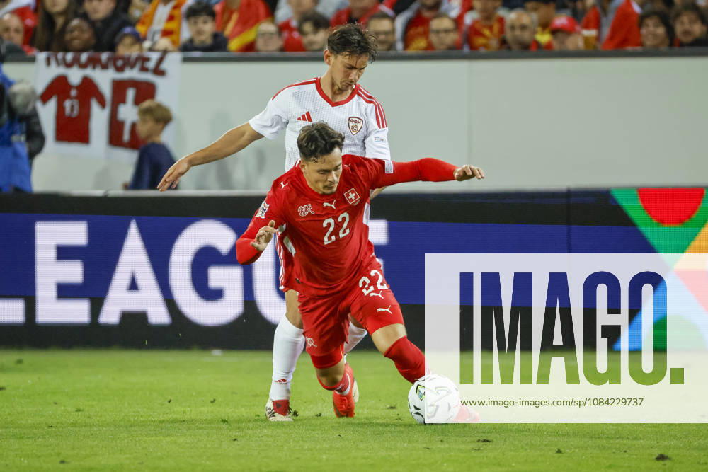 Fabian Rieder (Schweiz, 22) und Dimitar Mitrovski (Nordmazedonien, 20) im Zweikampf , Schweiz, UEFA , Nations League, Matchday 4, Schweiz vs. Nordmazedonien, 06.10.2026, Luzern Swissporarena Schweiz