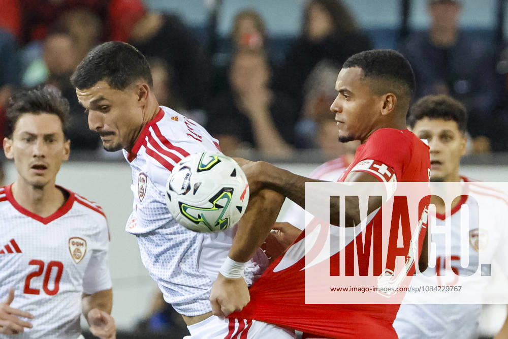 Elmin Rastoder (Nordmazedonien, 11) und Manuel Akanji (Schweiz, 05) im Zweikampf , Schweiz, UEFA , Nations League, Matchday 4, Schweiz vs. Nordmazedonien, 06.10.2026, Luzern Swissporarena Schweiz