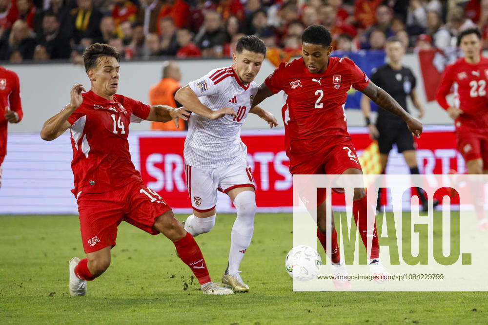 Ardon Jashari (Schweiz, 14), Enis Bardhi (Nordmazedonien, 10) und Sascha Britschgi (Schweiz, 2) im Kampf um den Ball , Schweiz, UEFA , Nations League, Matchday 4, Schweiz vs. Nordmazedonien, 06.10.2026, Luzern Swissporarena Schweiz