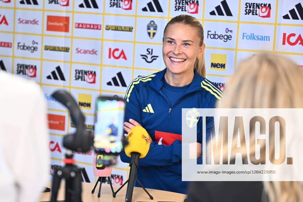 STOCKHOLM, SWEDEN 20261007 Amanda Nildà n at a press conference, PK, Pressekonferenz after the women s national team, Nationalteam s training on Bosön ahead of the playoff for the 2027 World Cup. STOCKHOLM SWEDEN