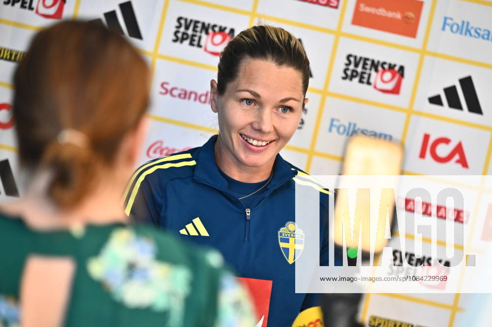 STOCKHOLM, SWEDEN 20261007 Amanda Nildà n at a press conference, PK, Pressekonferenz after the women s national team, Nationalteam s training on Bosön ahead of the playoff for the 2027 World Cup. STOCKHOLM SWEDEN
