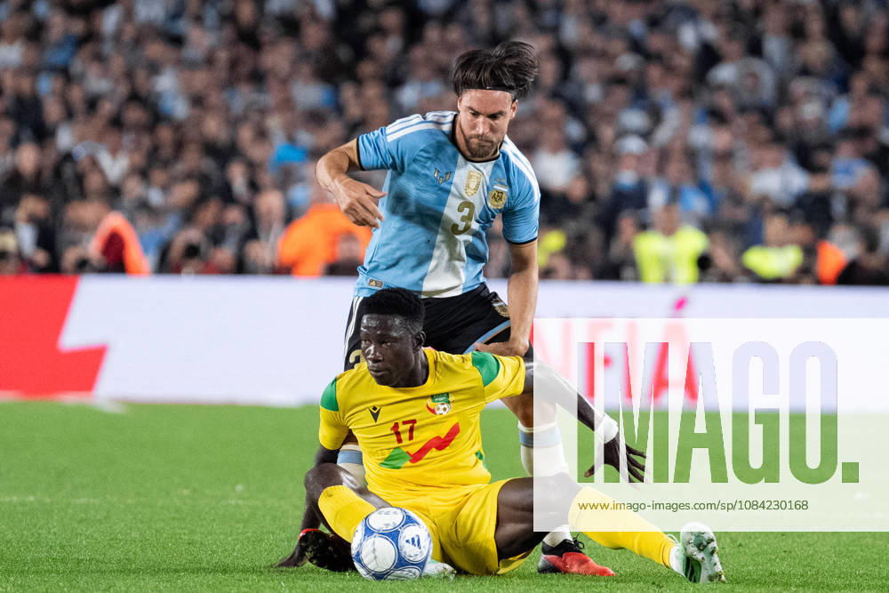 Nicolas Tagliafico of Argentina (R) and Rodolfo Aloko of Benin (L) compete for possession of the ball during the International Friendly, Länderspiel, Nationalmannschaft football match between Argentina and Benin, at the Estadio Monumental Antonio V. Liberti, on October 6, 2026, in Buenos Aires, Argentina. Richard Callis Fotoarena (Richard Callis SPP)