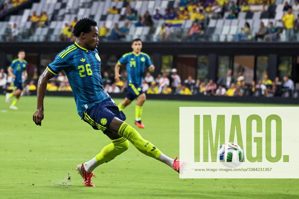 MIAMI, FL - OCTOBER 06: Carlos Andres Gomez 26 of Colombia kicks a ball during an International Friendly, Länderspiel, Nationalmannschaft soccer match between Colombia and Peru at NU Stadium on October 06, 2026 in Miami, Florida.(Photo by Chris Arjoon Icon Sportswire) SOCCER: OCT 06 Colombia vs Peru Icon2610060000051