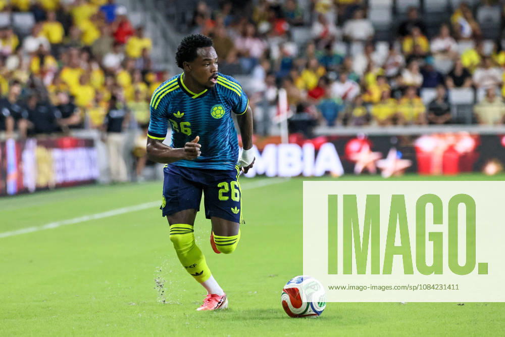 MIAMI, FL - OCTOBER 06: Carlos Andres Gomez 26 of Colombia controls a ball during an International Friendly, Länderspiel, Nationalmannschaft soccer match between Colombia and Peru at NU Stadium on October 06, 2026 in Miami, Florida.(Photo by Chris Arjoon Icon Sportswire) SOCCER: OCT 06 Colombia vs Peru Icon2610060000062