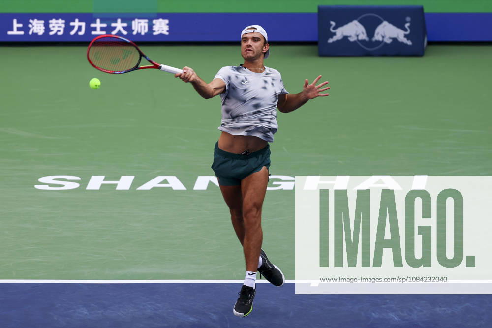 (261007) -- SHANGHAI, Oct. 7, 2026 -- Tomas Machac hits a return during the men s singles first round match between Zhang Zhizhen of China and Tomas Machac of the Czech Republic at the 2026 ATP, Tennis Herren tour Shanghai Masters tennis tournament in Shanghai, China, Oct. 7, 2026. ) (SP)CHINA-SHANGHAI-TENNIS-SHANGHAI MASTERS-MEN S SINGLES (CN) WangxXiang
