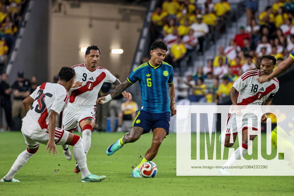 MIAMI, FL - OCTOBER 06: Richard Rios 6 of Colombia in action during an International Friendly, Länderspiel, Nationalmannschaft soccer match between Colombia and Peru at NU Stadium on October 06, 2026 in Miami, Florida.(Photo by Chris Arjoon Icon Sportswire) SOCCER: OCT 06 Colombia vs Peru Icon2610060000088