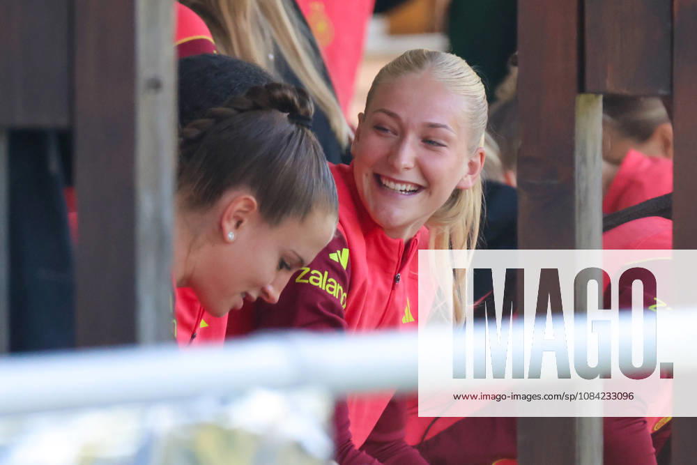 Eppelheim, Deutschland: 07.10.2026 - Deutsche Fußballnationalmannschaft der Frauen - Training - Testspiel Deutschland vs. Australien Im Bild: v.li. Torhüterin Ena Mahmutovic (Deutschland) und Camilla Küver Kuever (Deutschland)