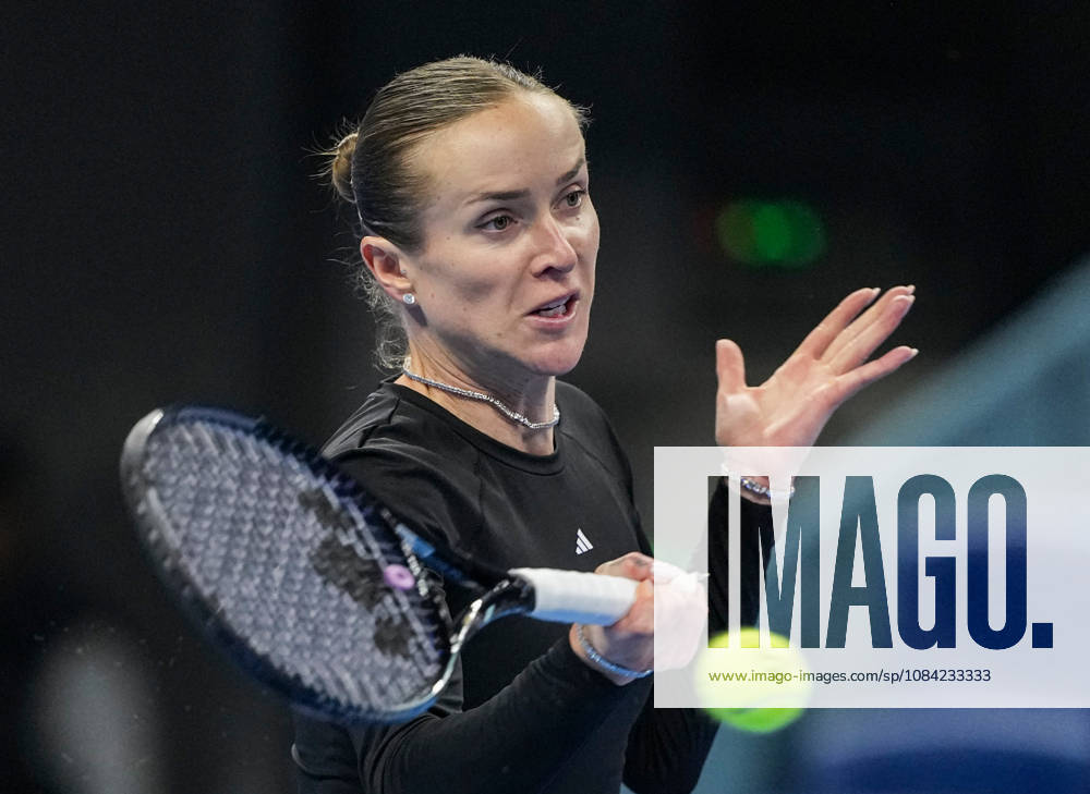 (261007) -- BEIJING, Oct. 7, 2026 -- Elina Svitolina of Ukraine hits a return during the women s singles round of 16 match against Ann Li of the United States at 2026 China Open tennis tournament in Beijing, China, Oct. 7, 2026. ) (SP)CHINA-BEIJING-TENNIS-CHINA OPEN-WOMEN S SINGLES (CN) SunxFei