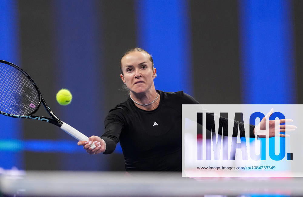 (261007) -- BEIJING, Oct. 7, 2026 -- Elina Svitolina of Ukraine hits a return during the women s singles round of 16 match against Ann Li of the United States at 2026 China Open tennis tournament in Beijing, China, Oct. 7, 2026. ) (SP)CHINA-BEIJING-TENNIS-CHINA OPEN-WOMEN S SINGLES (CN) SunxFei
