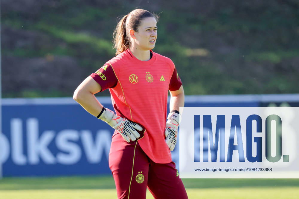 Eppelheim, Deutschland: 07.10.2026 - Deutsche Fußballnationalmannschaft der Frauen - Training - Testspiel Deutschland vs. Australien Im Bild: Torhüterin Stina Johannes (Deutschland)