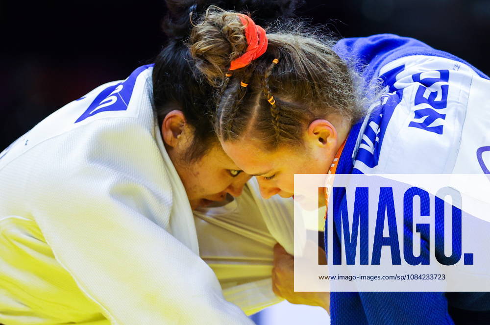 AZERBAIJAN, BAKU - OCTOBER 7, 2026: Lkhagvatogoogiin Enkhriilen (L) of Mongolia and Joanne van Lieshout of the Netherlands compete in the women’s -63 kg category at the National Gymnastics Arena during the 2026 World Judo Championships. Mikhail Sinitsyn TASS 98913996