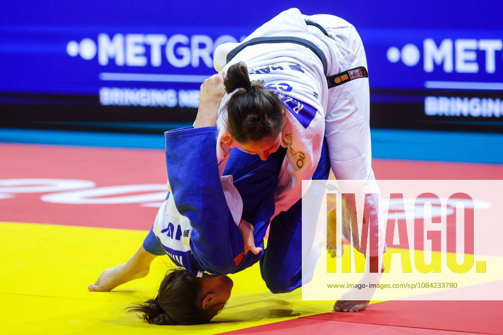 AZERBAIJAN, BAKU - OCTOBER 7, 2026: Renata Zachova (R) of the Czech Republic and Anna Kriza of Hugary compete in their -63 kg bout as part of the 2026 World Judo Championships at the National Gymnastics Arena. Mikhail Sinitsyn TASS 98913240