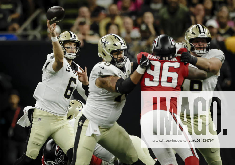 NEW ORLEANS, LA - OCTOBER 05: Tyler Shough 6 of the New Orleans Saints throws a pass against the Atlanta Falcons during the first half of a game at Caesars Superdome on October 5, 2026, in New Orleans, Louisiana. (Photo by Derick Hingle Icon Sportswire) NFL, American Football Herren, USA OCT 05 Falcons at Saints Icon12626105012