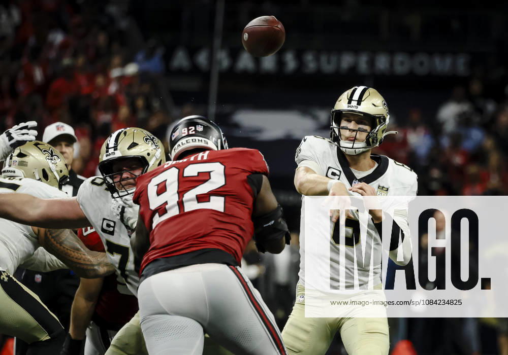 NEW ORLEANS, LA - OCTOBER 05: Tyler Shough 6 of the New Orleans Saints throws a pass against the Atlanta Falcons during the second half of a game at Caesars Superdome on October 5, 2026, in New Orleans, Louisiana. (Photo by Derick Hingle Icon Sportswire) NFL, American Football Herren, USA OCT 05 Falcons at Saints Icon12626105038