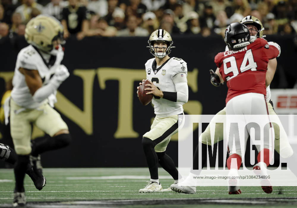 NEW ORLEANS, LA - OCTOBER 05: Tyler Shough 6 of the New Orleans Saints looks to pass against the Atlanta Falcons during the first half of a game at Caesars Superdome on October 5, 2026, in New Orleans, Louisiana. (Photo by Derick Hingle Icon Sportswire) NFL, American Football Herren, USA OCT 05 Falcons at Saints Icon12626105105