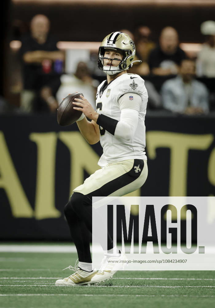 NEW ORLEANS, LA - OCTOBER 05: Tyler Shough 6 of the New Orleans Saints plays against the Atlanta Falcons during the first half of a game at Caesars Superdome on October 5, 2026, in New Orleans, Louisiana. (Photo by Derick Hingle Icon Sportswire) NFL, American Football Herren, USA OCT 05 Falcons at Saints Icon12626105116