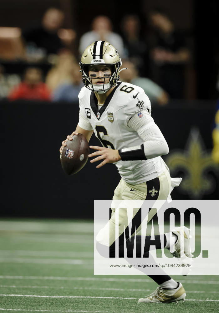 NEW ORLEANS, LA - OCTOBER 05: Tyler Shough 6 of the New Orleans Saints plays against the Atlanta Falcons during the first half of a game at Caesars Superdome on October 5, 2026, in New Orleans, Louisiana. (Photo by Derick Hingle Icon Sportswire) NFL, American Football Herren, USA OCT 05 Falcons at Saints Icon12626105133