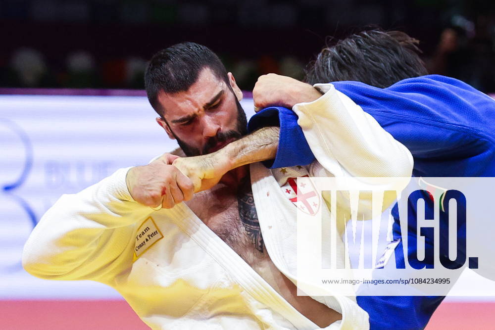 AZERBAIJAN, BAKU - OCTOBER 7, 2026: Tato Grigalashvili (L) of Georgia and Zelim Tckaev of Azerbaijan compete in their -81 kg bout as part of the 2026 World Judo Championships at the National Gymnastics Arena. Mikhail Sinitsyn TASS 98917460