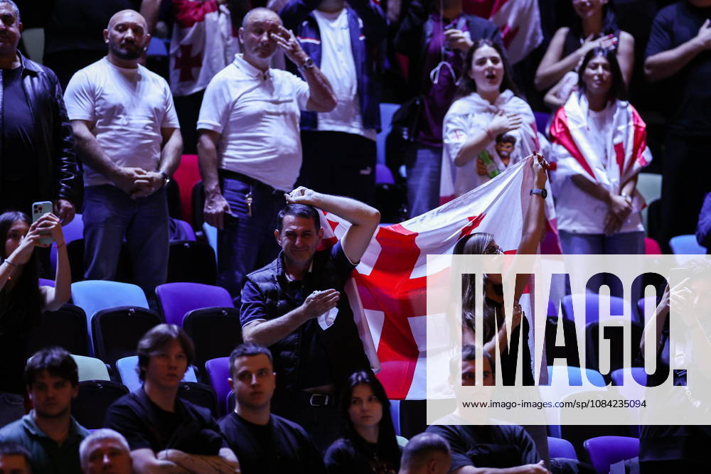 AZERBAIJAN, BAKU - OCTOBER 7, 2026: Members of the audience during an award ceremony for the men s -81 kg category, won by Tato Grigalashvili of Georgia, as part of the 2026 World Judo Championships at the National Gymnastics Arena. Mikhail Sinitsyn TASS 98916609