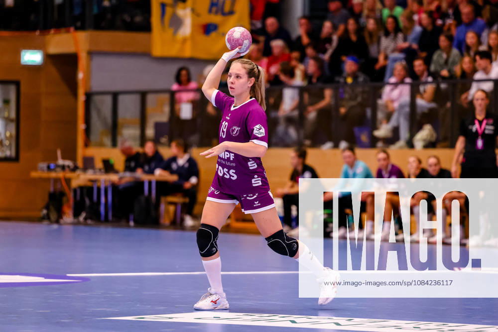 Johanna Farkas (TusSies Metzingen, 19) am Ball, GER, HC Leipzig vs. TusSies Metzingen, Handball, ALSCO Handball Bundesliga Frauen, 5. Spieltag, Spielzeit 2026 2027, 07.10.2026 GER, HC Leipzig vs. TusSies Metzingen, Handball, ALSCO Handball Bundesliga Frauen, 5. Spieltag, Spielzeit 2026 2027, 07.10.2026 Markranstaedt