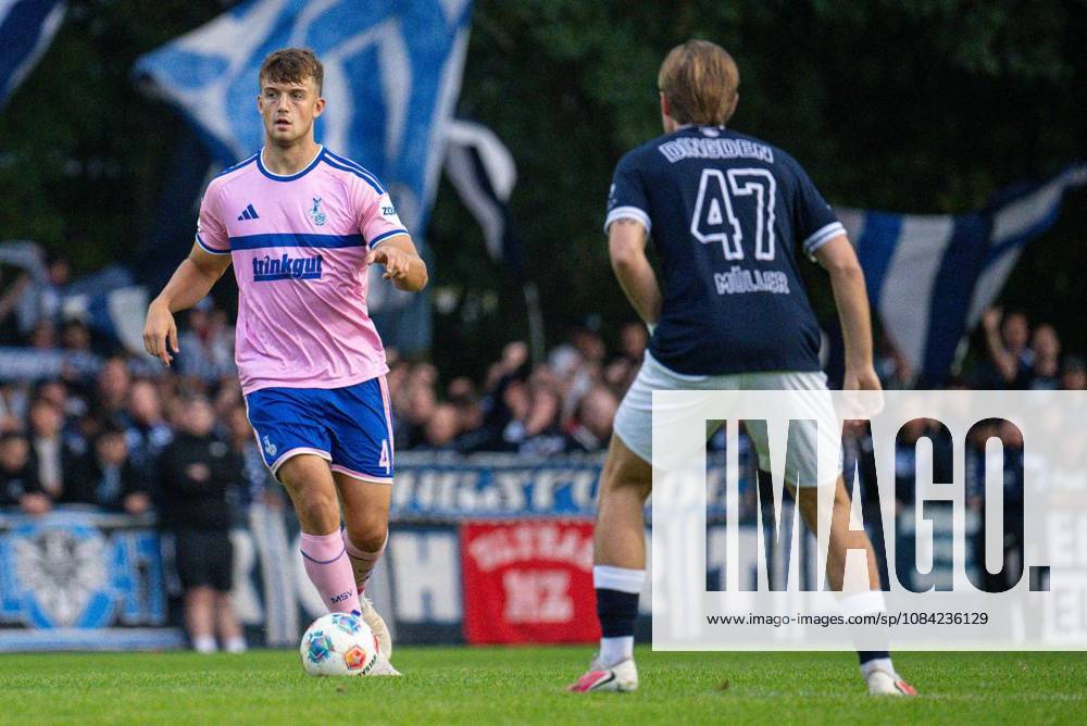 Fußball Niederrheinpokal SV Blau-Weiß Dingden - MSV Duisburg am 07.10.26 am Sportplatz am Höingsweg in Hamminkeln Ben Schlicke ( Duisburg ) Duisburg