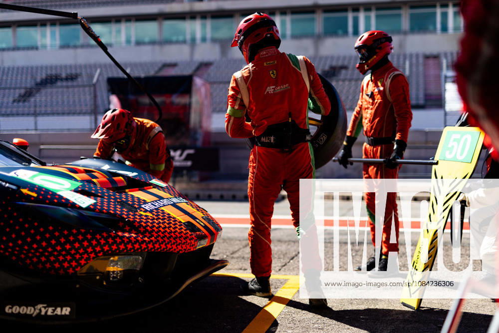 AUTO - ELMS - 4 HOURS OF PORTIMAO 2026 50 TOLEDO Custodio (usa), WADOUX Lilou (fra), AGOSTINI Riccardo (ita), Richard Mille AF Corse, Ferrari 296 LMGT3 Evo, LMGT3, mecaniciens, mechanics pitlane, during the 4 Hours of Portimao 2026, 6th round of the 2026 European Le Mans Series on the Autodromo Internacional do Algarve from October 8 to 10, 2026 in Portimao, Portugal -