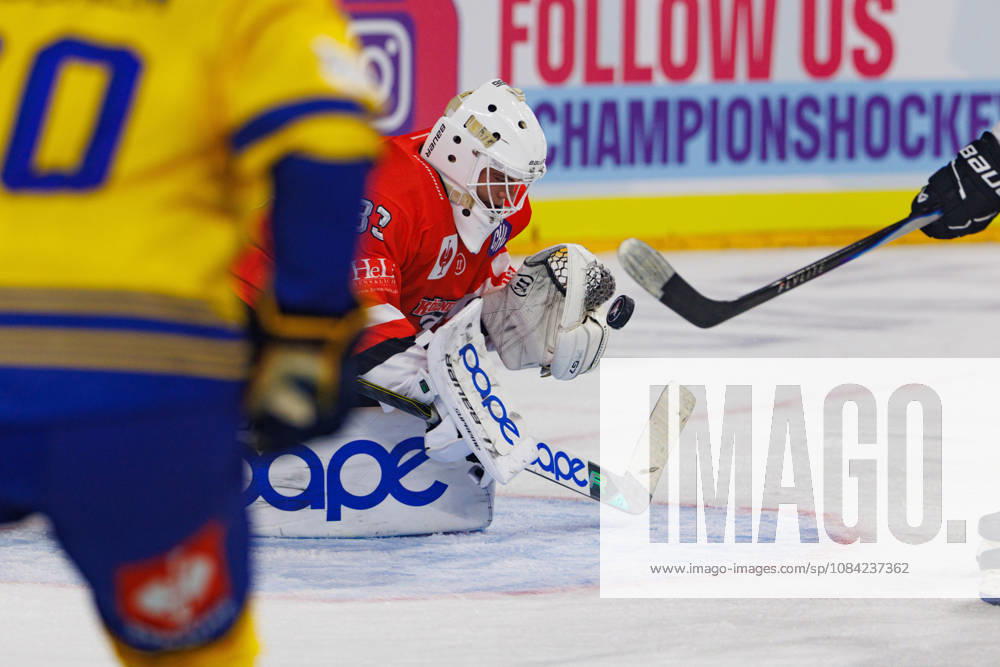 COLOGNE, GERMANY - 7 OCTOBER 2026: Image shows save of Nico Wiens (Kölner Haie, 33) during Champions Hockey League 2026 27 League Phase, Matchday 5: Kölner Haie vs Herning Blue Fox at LANXESS arena on 7 10 2026 in Cologne, Germany. Germany