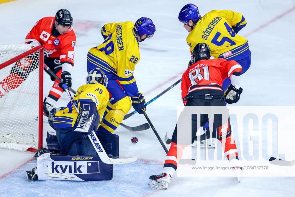 Eishockey, CHL, Kölner Haie - Blue Fox Herning, Champions Hockey League 2026 27, 5. Spieltag, Saison 2026 27, Lanxess-Arena Köln: Mateu Späth (Koelner Haie 81) Markus Ljungh (Koelner Haie 61) im Zweikampf gegen Janis Fecers (Blue Fox Herning 35) Matteus Vilmer Söderbom (Blue Fox Herning 54) Emil Lojborg Kristensen (Blue Fox Herning 28) Nordrhein-Westfalen Deutschland