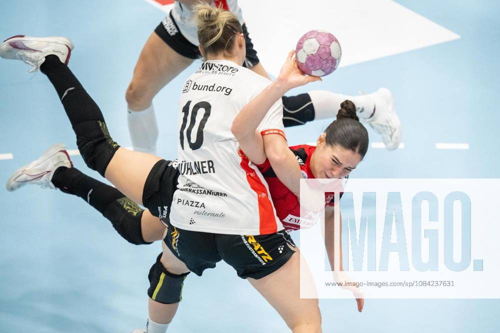 Handball Frauen 1. Bundesliga Frauen Saison 2026-2027 Salzhalle 5. Spieltag Thüringer HC - HSG Blomberg-Lippe im Foto: Luca Csikos 5 (Thüringer HC) im Zweikampf mit Maxi Mühlner 10 (HSG Blomberg-Lippe) ( Deutschland Thueringen Bad Langensalza