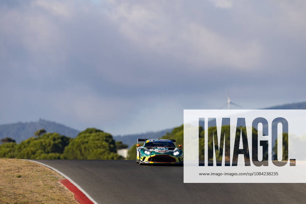 AUTO - MLC 2026 - PORTIMAO 11 COMEAU Antoine (usa), HAYS Nicky (usa), Code Racing Development, Aston Martin Vantage AMR GT3 Evo, GT3, action during the 6th round of the 2026 Michelin Le Mans Cup on the Autodromo Internacional do Algarve from October 8 to 10, 2026 in Portimao, Portugal -
