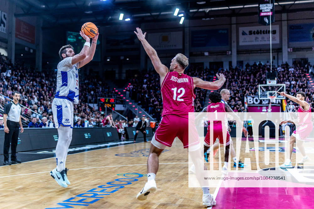 Gonzalo Delgado (FC Porto, 08) vs Melvin Jostmann (Telekom Baskets Bonn, 12) Telekom Baskets Bonn vs. FC Porto, Basketball, Basketball Champions League, 01. Spieltag, 2026 2027, 07.10.2026 Telekom Baskets Bonn vs. FC Porto, Basketball, Basketball Champions League, 01. Spieltag, 2026 2027, 07.10.2026 Bonn