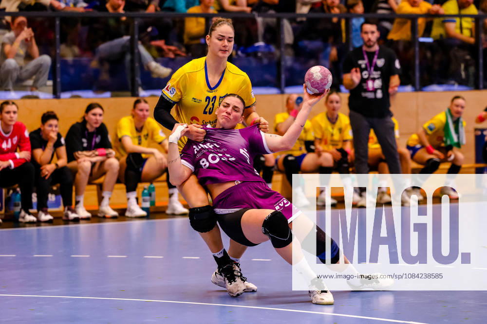 Gabriela Bitolo (TusSies Metzingen, 22) am Ball, Zweikampf, Duell, Kampf, gehalten von Marlene Tucholke (HC Leipzig, 23), GER, HC Leipzig vs. TusSies Metzingen, Handball, ALSCO Handball Bundesliga Frauen, 5. Spieltag, Spielzeit 2026 2027, 07.10.2026 GER, HC Leipzig vs. TusSies Metzingen, Handball, ALSCO Handball Bundesliga Frauen, 5. Spieltag, Spielzeit 2026 2027, 07.10.2026 Markranstaedt