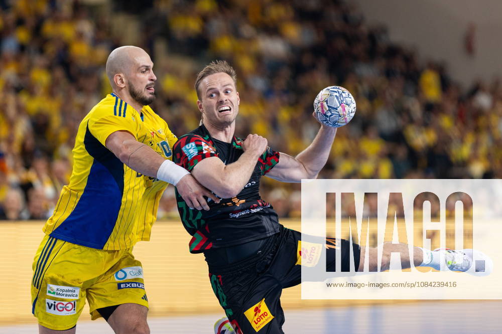 Omar Ingi Magnusson Artsem Karalek during the EHF Champions League Group F match between Industria Kielce nad SC Magdeburg at Hala Legionow on October 2, 2026 in Kielce, Poland --- Pilka reczna. EHF Liga Mistrzow. Industria Kielce - SC Magdeburg. (Photo by Igor Jakubowski Arena Akcji) NEWSPIX.PL --- newspix.pl