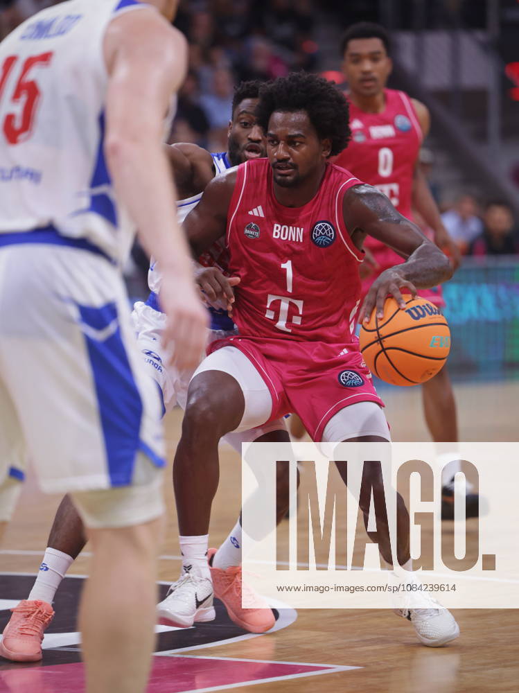 John-Michael Wright Telekom Baskets Bonn vs. FC Porto - Basketball Champions League BCL Foto: Jörn Wolter
