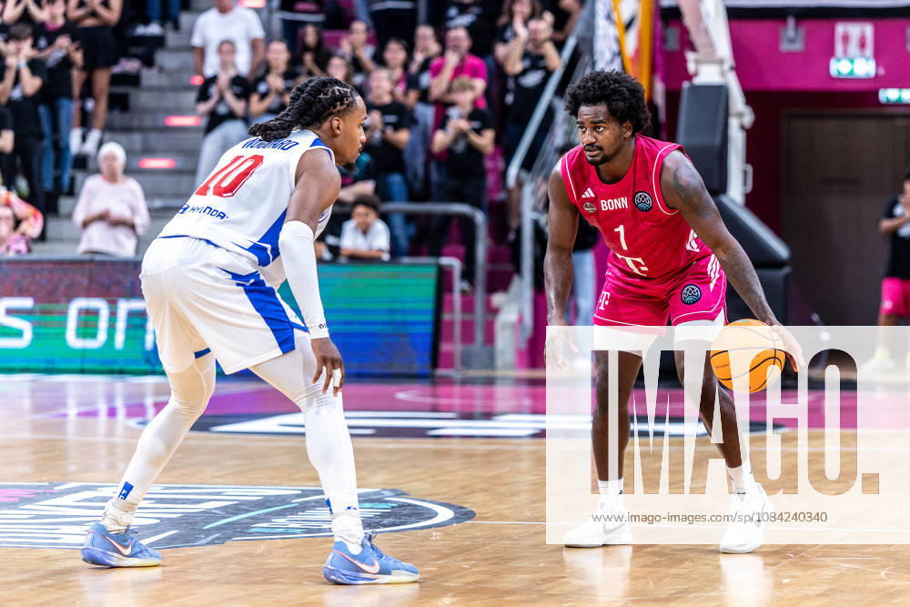 John-Michael Wright (Telekom Baskets Bonn, 01) vs James Woodard (FC Porto, 10) Telekom Baskets Bonn vs. FC Porto, Basketball, Basketball Champions League, 01. Spieltag, 2026 2027, 07.10.2026 Telekom Baskets Bonn vs. FC Porto, Basketball, Basketball Champions League, 01. Spieltag, 2026 2027, 07.10.2026 Bonn