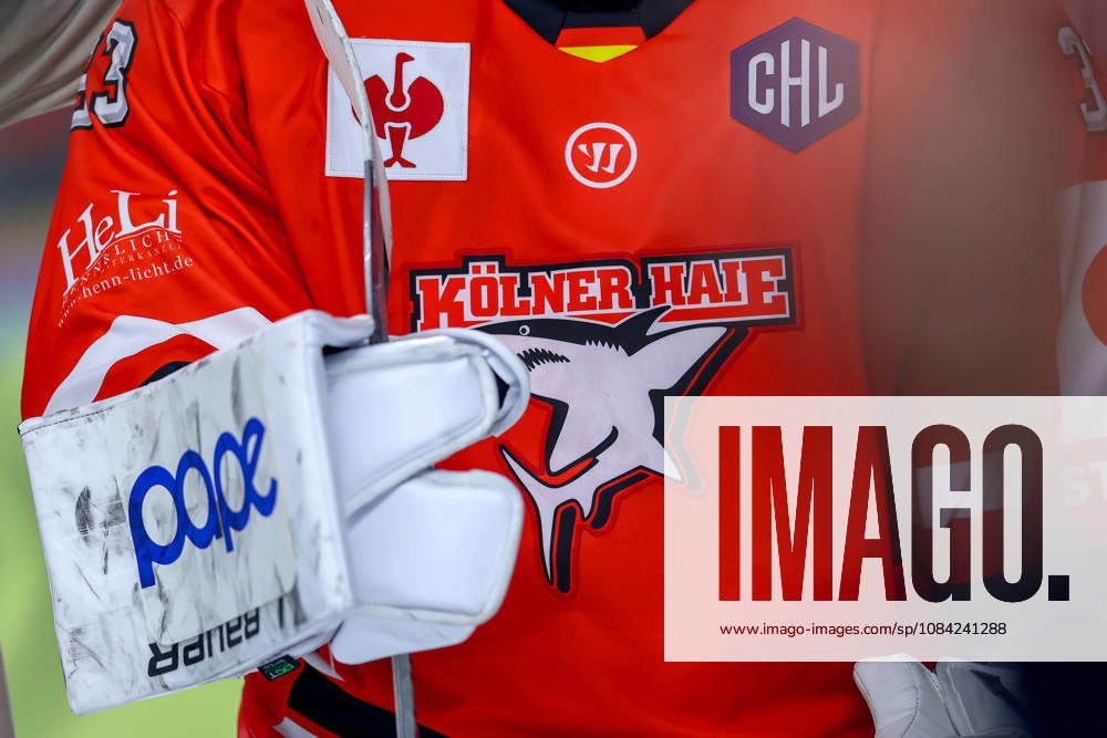 Eishockey, CHL, Kölner Haie - Blue Fox Herning, Champions Hockey League 2026 27, 5. Spieltag, Saison 2026 27, Lanxess-Arena Köln: Symbolbild Logo Vereinslogo Banner Emblem in Nahaufnahme Trikot Nordrhein-Westfalen Deutschland
