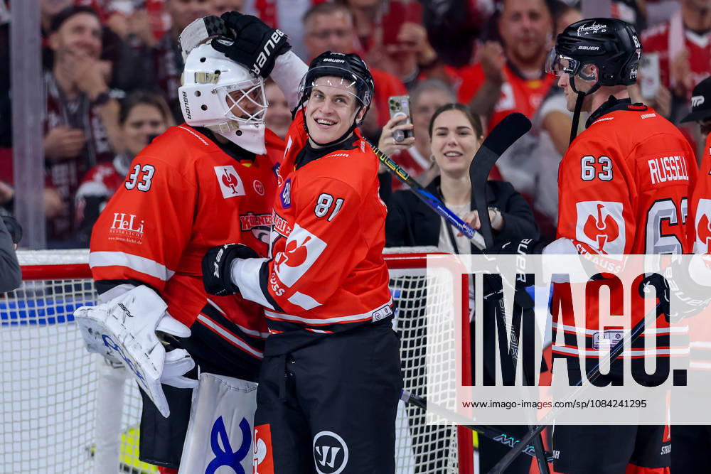 Eishockey, CHL, Kölner Haie - Blue Fox Herning, Champions Hockey League 2026 27, 5. Spieltag, Saison 2026 27, Lanxess-Arena Köln: Abschlussjubel nach dem 3:0 Sieg - Goalie Nico Wiens (Koelner Haie 33) neben Mateu Späth (Koelner Haie 81) Nordrhein-Westfalen Deutschland