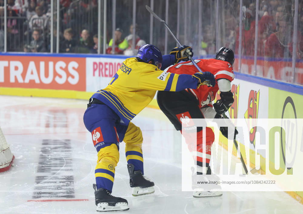 V.l. Terrance Amorosa (Herning Blue Fox 07), Ryan MacInnis (Koelner Haie 77) GER, Koelner Haie vs. Herning Blue Fox, Eishockey, DEL, Spielzeit 2026 2027, 07.10.2026 GER, Koelner Haie vs. Herning Blue Fox, Eishockey, DEL, Spielzeit 2026 2027, 07.10.2026 Deutschland