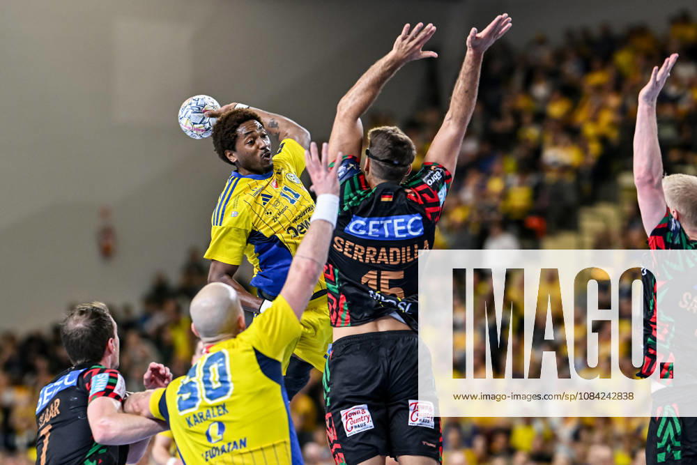 KIELCE UL. BOCZNA ( POLAND ) PILKA RECZNA MEZCZYZN ( HANDBALL MEN S ) LIGA MISTRZOW - FAZA GRUPOWA ( MEN S EHF CHAMPIONS LEAGUE - GROUP PHASE ) MECZ INDUSTRIA KIELCE - SC MAGDEBURG ( GAME ) NZ BENOIT KOUNKOUD ANTONIO SERRADILLA FOTO MICHAL STANCZYK CYFRASPORT NEWSPIX.PL --- Newspix.pl 20261007CSMS0009