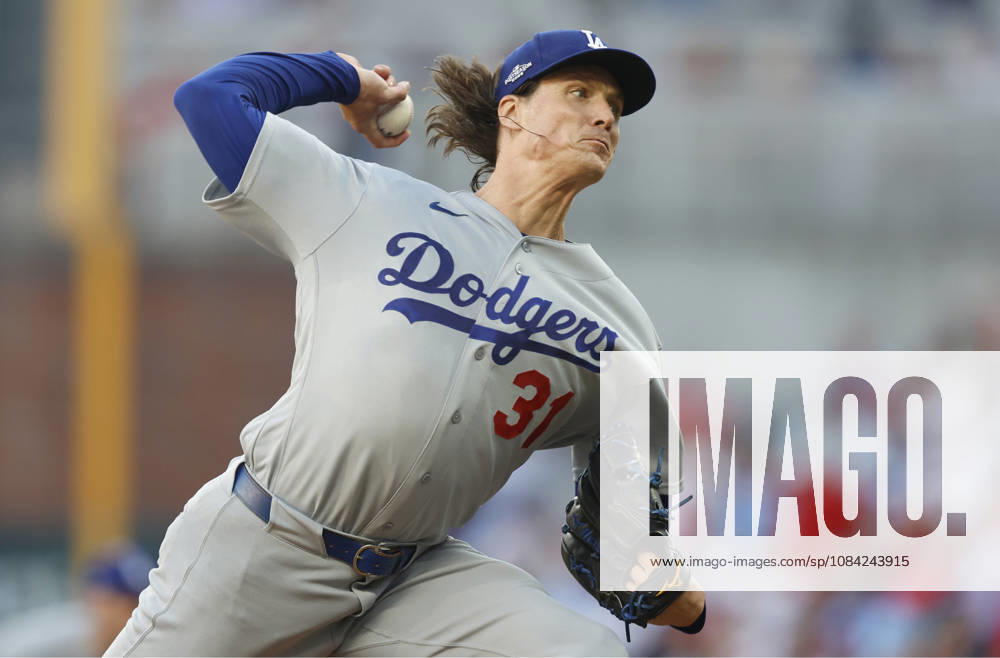 Los Angeles Dodgers pitcher Tyler Glasnow (31) throws against the Atlanta Braves in the first inning in an MLB, Baseball Herren, USA National League Division Series playoff game at Truist Park in Atlanta, Georgia, on Wednesday, October 7, 2026. ATL20261007703 MIKExZARRILLI
