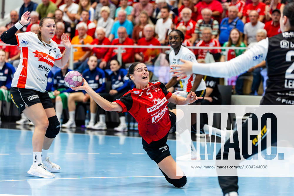 GER, Handball, Frauen, Saison 2026 2027, Alsco 1.Bl, 5.Spieltag, Thüringer HC - HSG Blomberg-Lippe Luca Csikos (Thueringer HC,5), Diana Doegg Magnusdottir (HSG Blomberg-Lippe) 99947 Bad Langensalza Salza Halle Sporthalle Mehrz Thüringen Deutschland