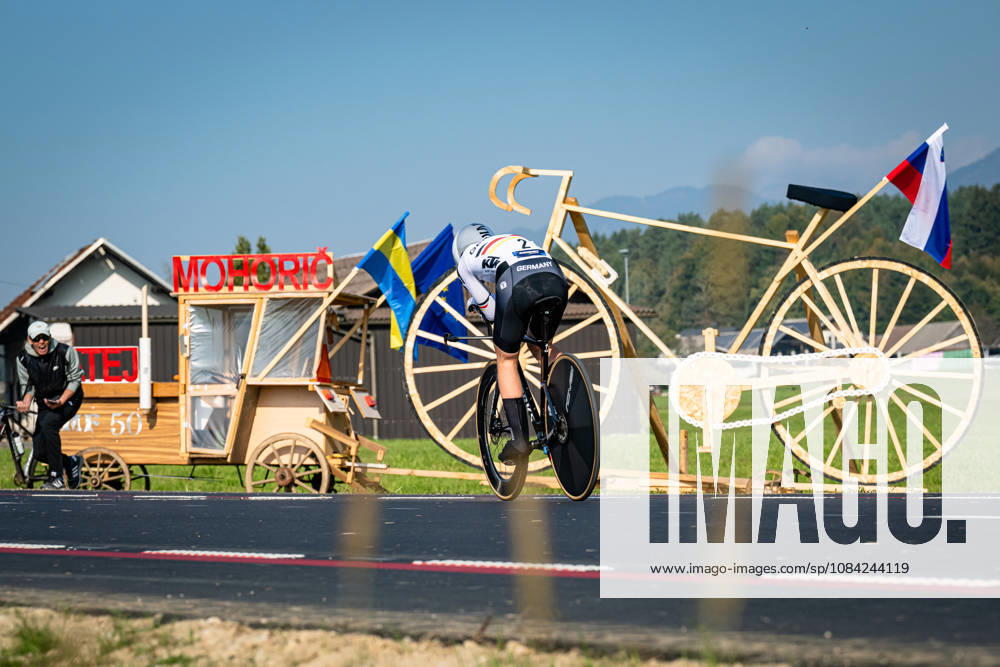 DWORATZEK Klara: UEC Road cycling, Rad, Radsport, Strasse European Championships - Ljubljana 2026 DWORATZEK Klara ( GER ) Germany Querformat - quer - horizontal - Landscape - Event Veranstaltung: UEC Road Cycling European Championships 2026 Ljubljana - Category Kategorie: Cycling - Road Cycling European Championships - Individual Time Trail Junior Women U19 - Location Ort: Europe Slovenia - Sencur - Å enÄur - Discipline: Individual Time Trail ( ITT ) - Distance: 22 km - Date Datum: 07.10.2026 Wednesday Day 5 -